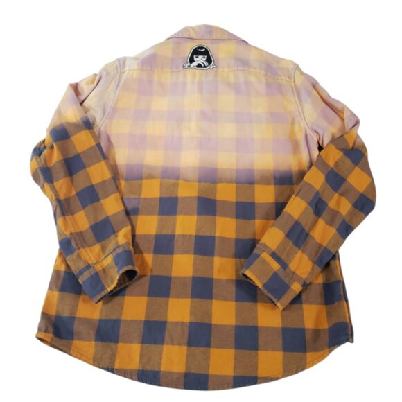 Upcycled Distressed Flannel with "Mia Wallace Pulp Fiction" Embroidered Patch M - Picture 4 of 5